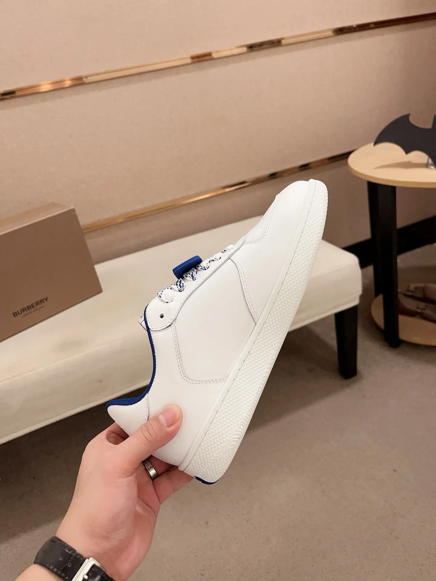 Men's shoes 💰: 560💰🇮🇹🇮🇹The counters are synchronized with Burberry's top purchasing agents🔍🔍Synchronized sales. Positive code number: 38-44. Italian imported cowhide, fully imported sheepskin lining, sole: original sole provided by the original factory, exclusive movable molded sole, super comfortable, original factory follow-up order, 🔍🔍high quality, you can enter and leave the counter at will, welcome to compare (45 yuan for customization, no return or exchange)